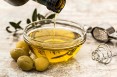 Oliwa z oliwek na zdrowie – korzyści z wprowadzenia oliwy do codziennej diety