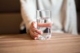 Regularne picie wody – poznaj sposoby, które pomogą Ci o nim pamiętać!