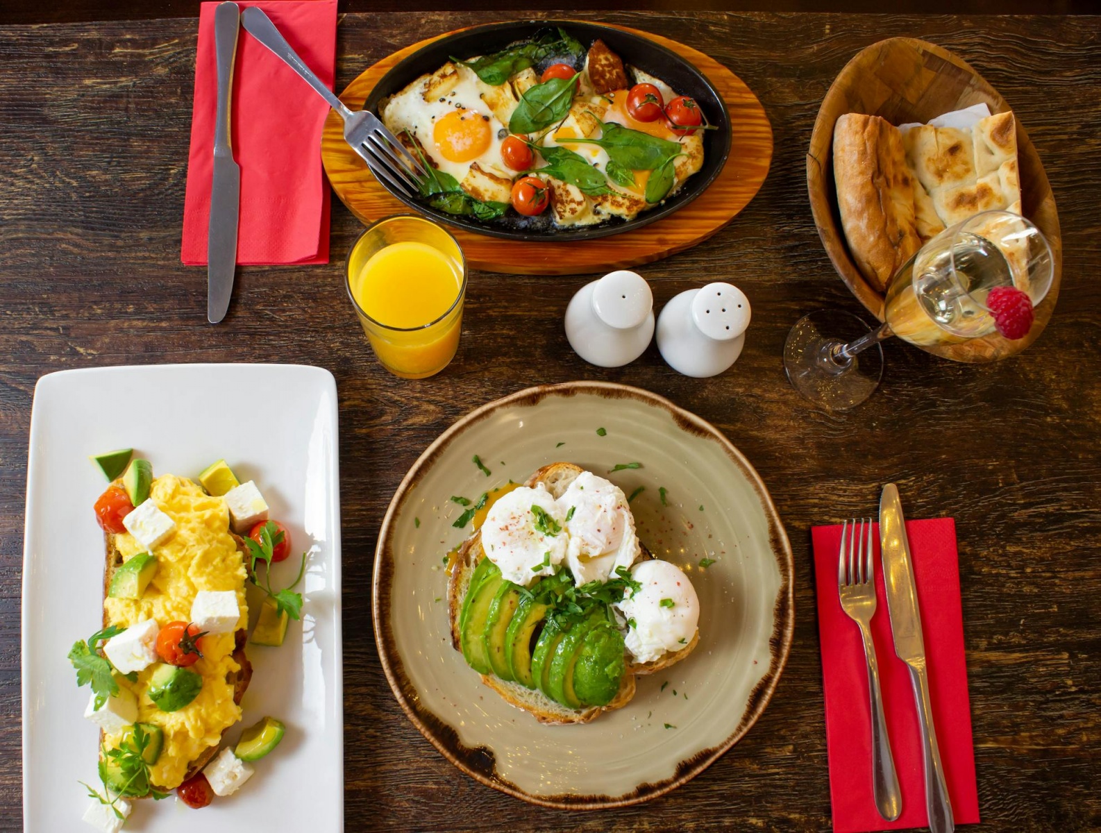Omlet ze szczawiem i żółtym serem