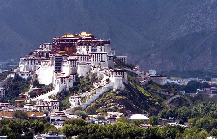 Pałac Potala Lhasa Tybet Chiny panorama Himalaje