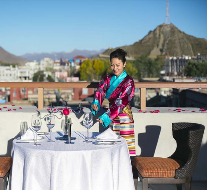 śniadanie ekskluzywny hotel taras Chiny Tybet