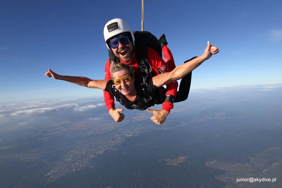 skok ze spadochronem